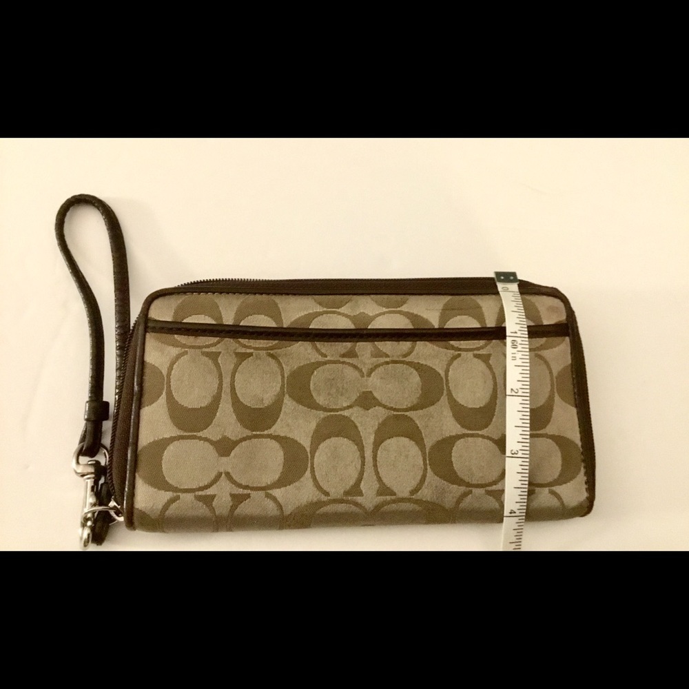 💔SOLD💔 Coach Signature Wallet - Picture 3 of 6